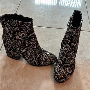 Sam Edelman Taye brocade booties 6.5